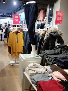 Innengestaltung in der neuen ONLY Filiale in Retlingen