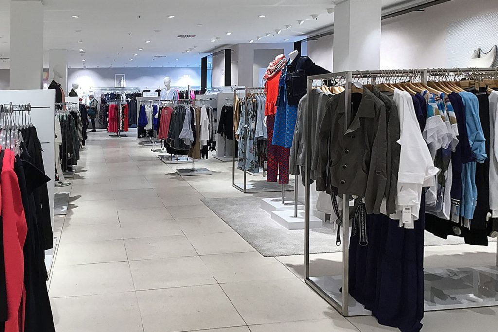 klare Strukturen und Linien dominieren im neuen Zinser Shop-Design